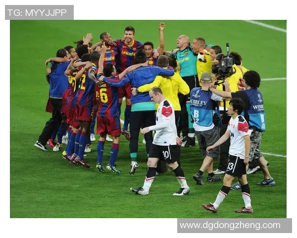 足球传奇瞬间回顾:那些令人难忘的经典时刻与明星球员的辉煌表现